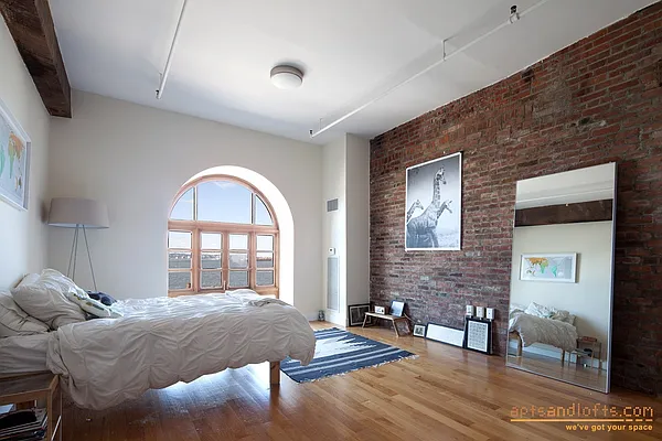 Rented by aptsandlofts.com | media 2