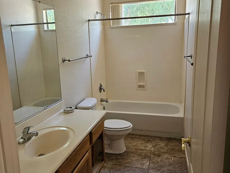 890 E Kyle Ct — Photo 17