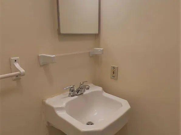 359 St Paul St, 359 Saint Paul St APT 1, Burlington, VT 05401