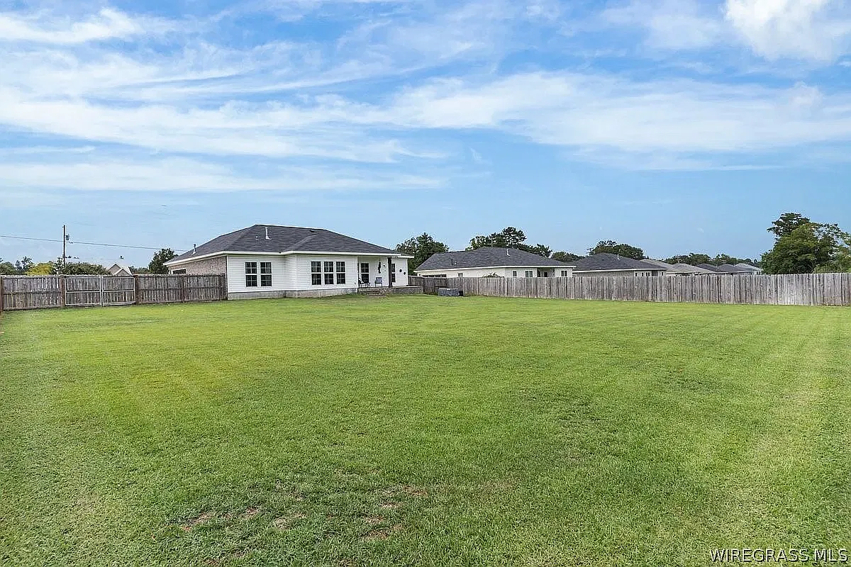 4 bed, 2029 sqft, $2,800 — Photo 3