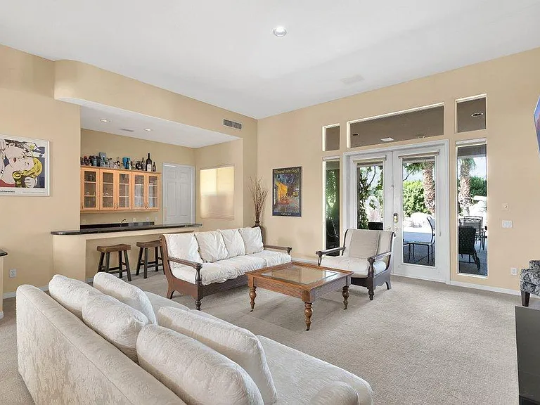 8 Macbeth Ct — Photo 11