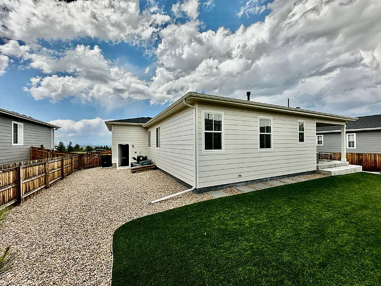 3983 Castle Vista Dr — Photo 32