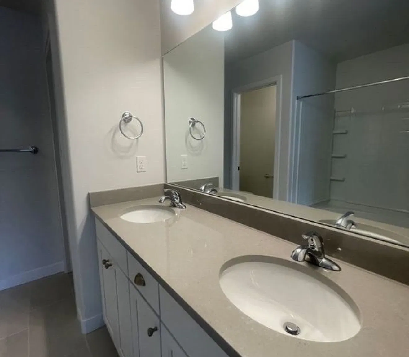 4 bed, 3.5 bath, 2084 sqft, $2,300 — Photo 4