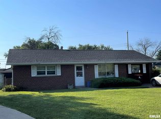 5 Colonial Ct, Washington, IL 61571