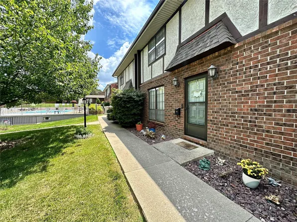 1229 N 17th St APT 14, Belleville, IL 62226