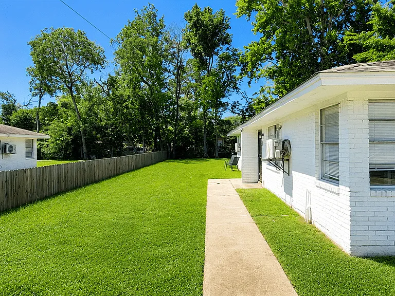 7818 Oak Knoll Ln #A — Photo 17