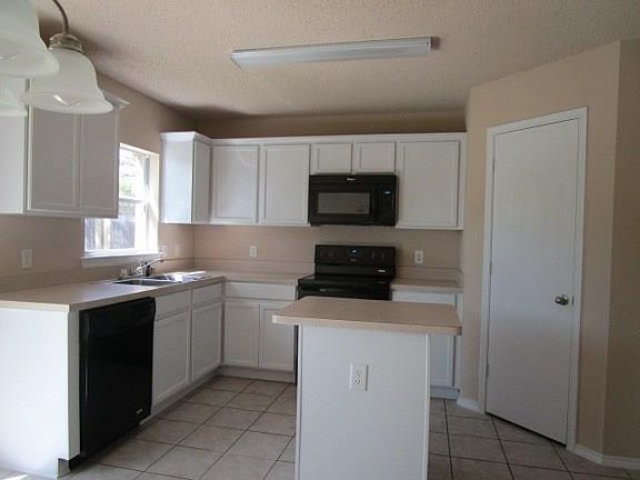 5th image of 818 Breanna Way