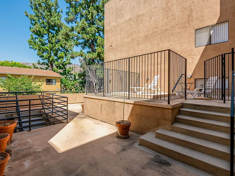 1725 Grismer Ave — Photo 27