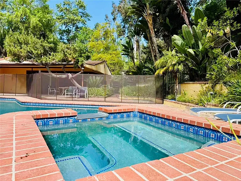 2500 Benedict Canyon Dr — Photo 30