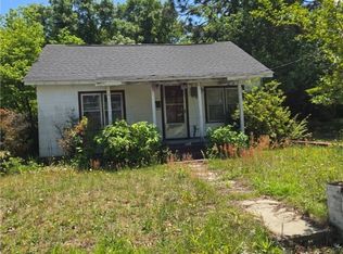 203 Scarborough St, Spring Lake, NC 28390