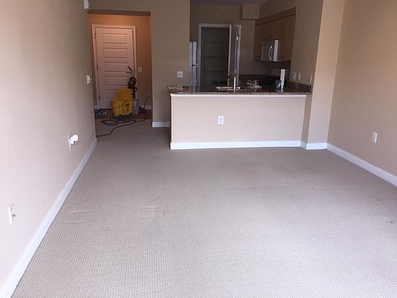 Living Room - Empty - 1