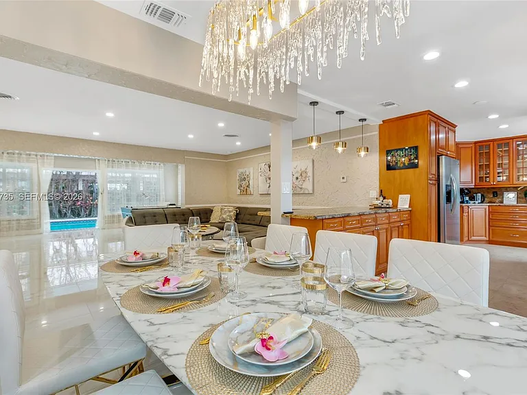 1960 Coral Reef Dr — Photo 4