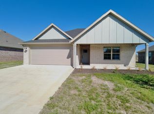 1036 Garden St, Tontitown, AR 72762