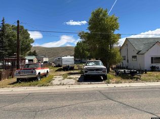 904 Diamondville Ave, Diamondville, WY 83116