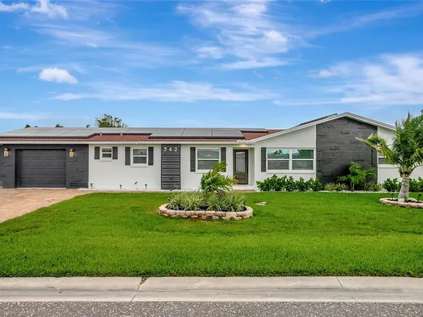 242 176th Ave E, Redington Shores, FL 33708