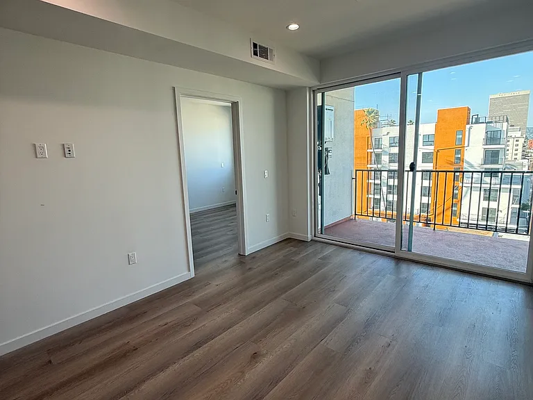 955 S Fedora Street — Photo 18