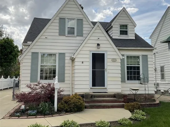 4242 W 62nd St, Cleveland, OH 44144