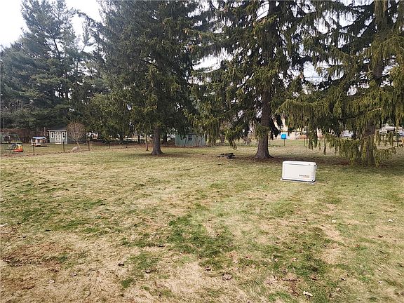 4th image of 788 Embury Rd