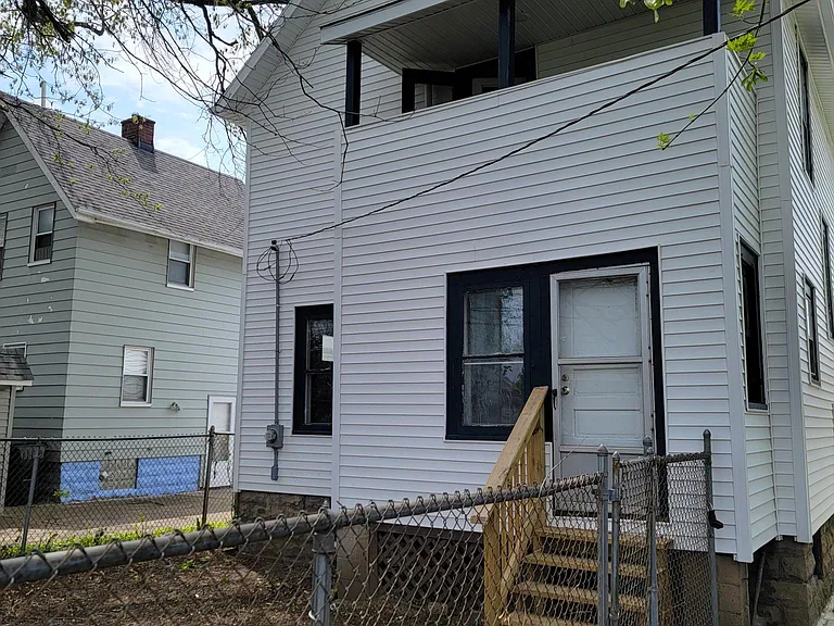 1391 Clearaire Rd — Photo 2