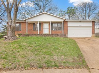 1398 Green Birch Dr, Fenton, MO 63026