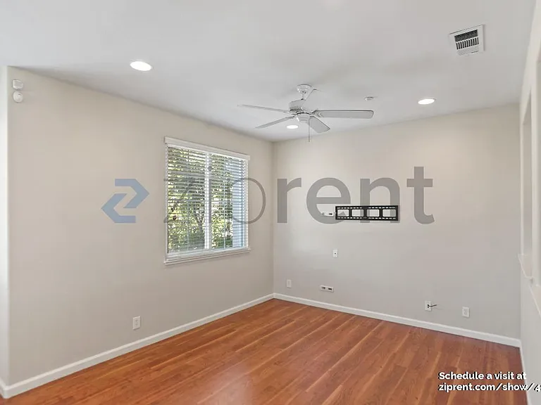 1076 Sapphire Ter — Photo 14