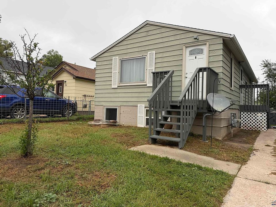 1st image of 722 Silver St