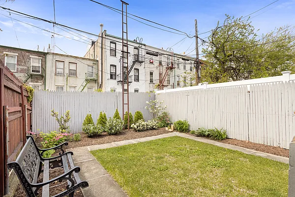 Rented by Compass | media 9