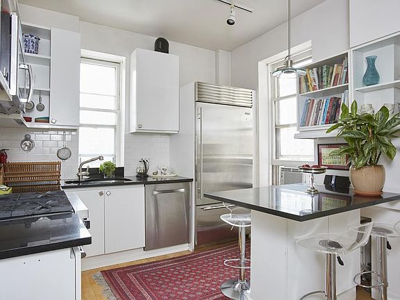 2nd image of 255 W 90th St APT 6B