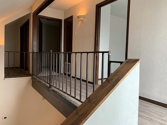 3rd image of 1508/1510 S Shalamar Dr