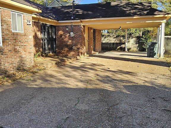 2nd image of 1921 Pomona Ave