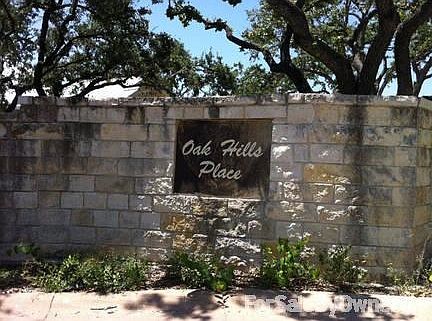1st image of 18 Oak Hill Pl