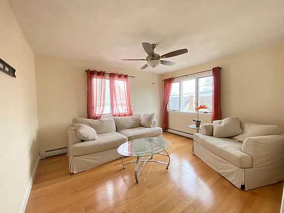 5th image of 126 Metcalf St