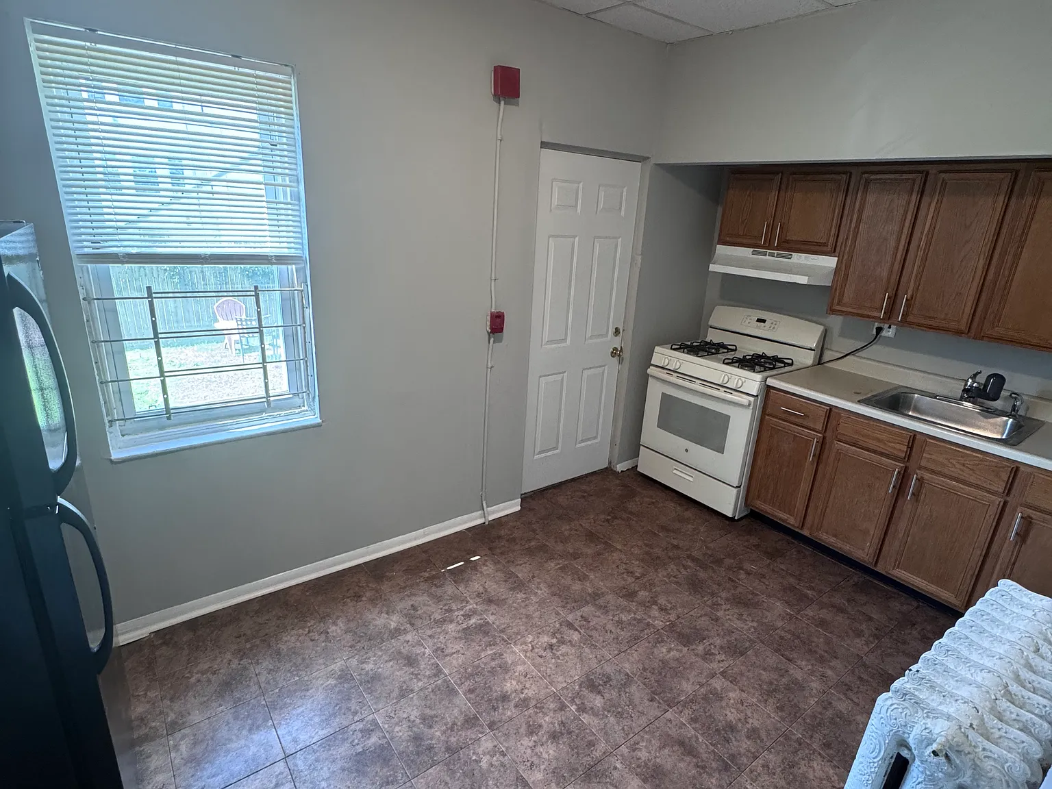 1 bed, 900 sqft, $1,450 — Photo 3