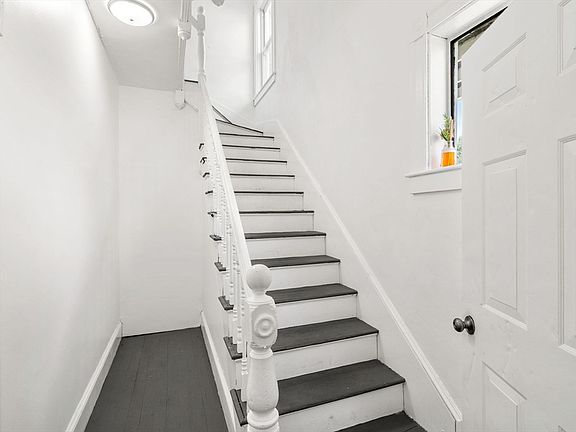 4th image of 35 Pond St