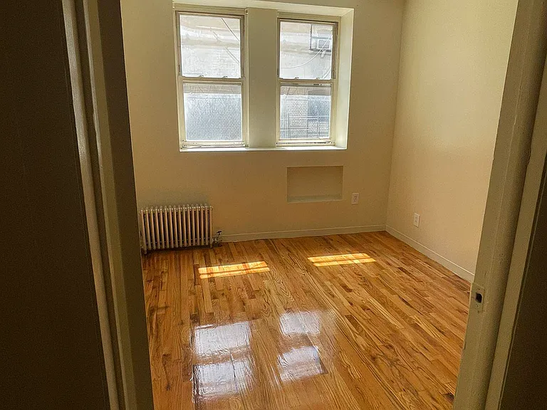 662 E 21st St #A5 — Photo 2