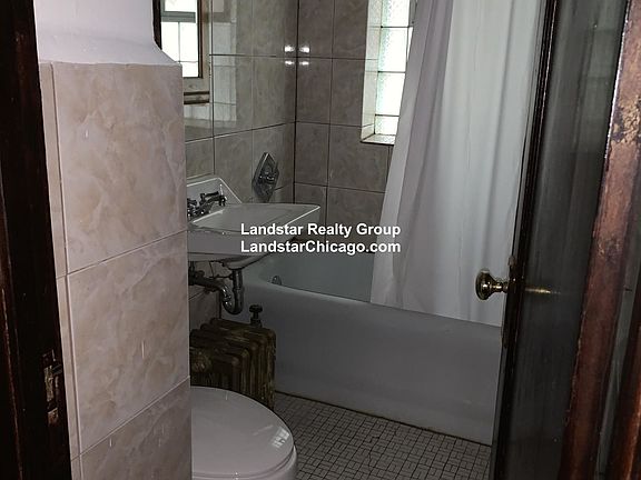 5th image of 846 W Montrose Ave APT 305