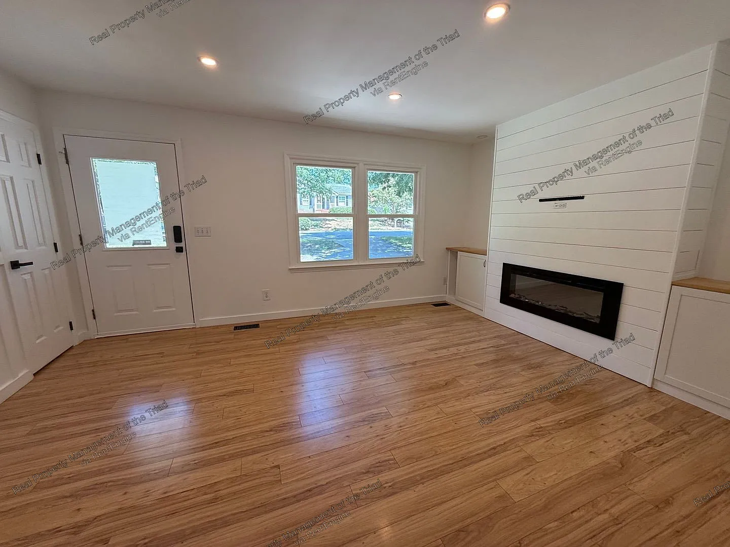 3 bed, 2.0 bath, 1169 sqft, $1,795 — Photo 3