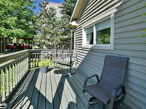 3rd image of 154 Carmichael Cres