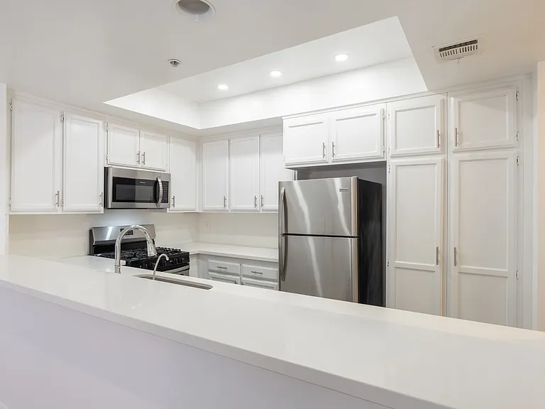 12340 Montana Ave #202 — Photo 7