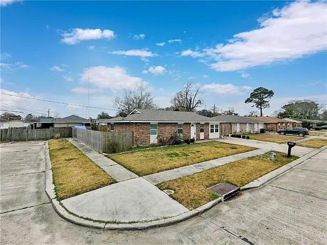 2801 Virginia Lee Dr — Photo 3