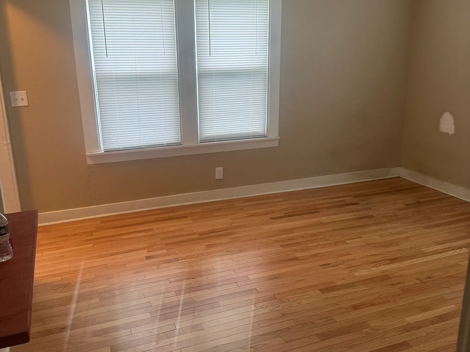 3 bed, 1000 sqft, $2,200 — Photo 2