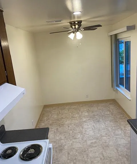 spacious eating area off the kit. w/window