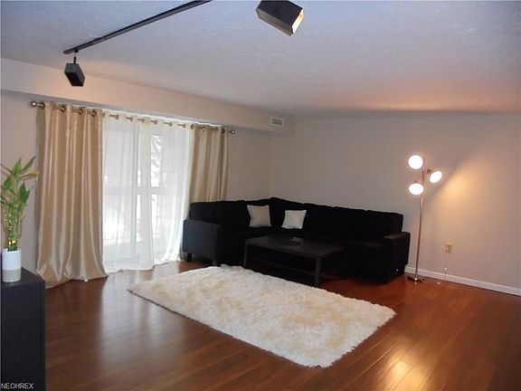 3rd image of 9550 Cove Dr Unit D22