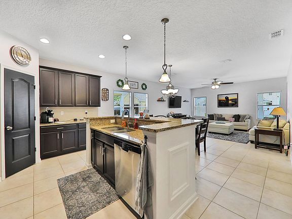 5th image of 529 Southwood Way