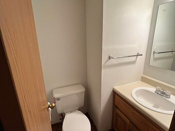 5th image of 1028 Village Ln