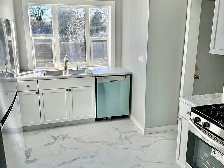 2847 Union St — Photo 15
