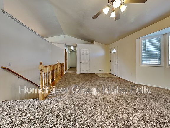 4th image of 1109 Diamond Dr