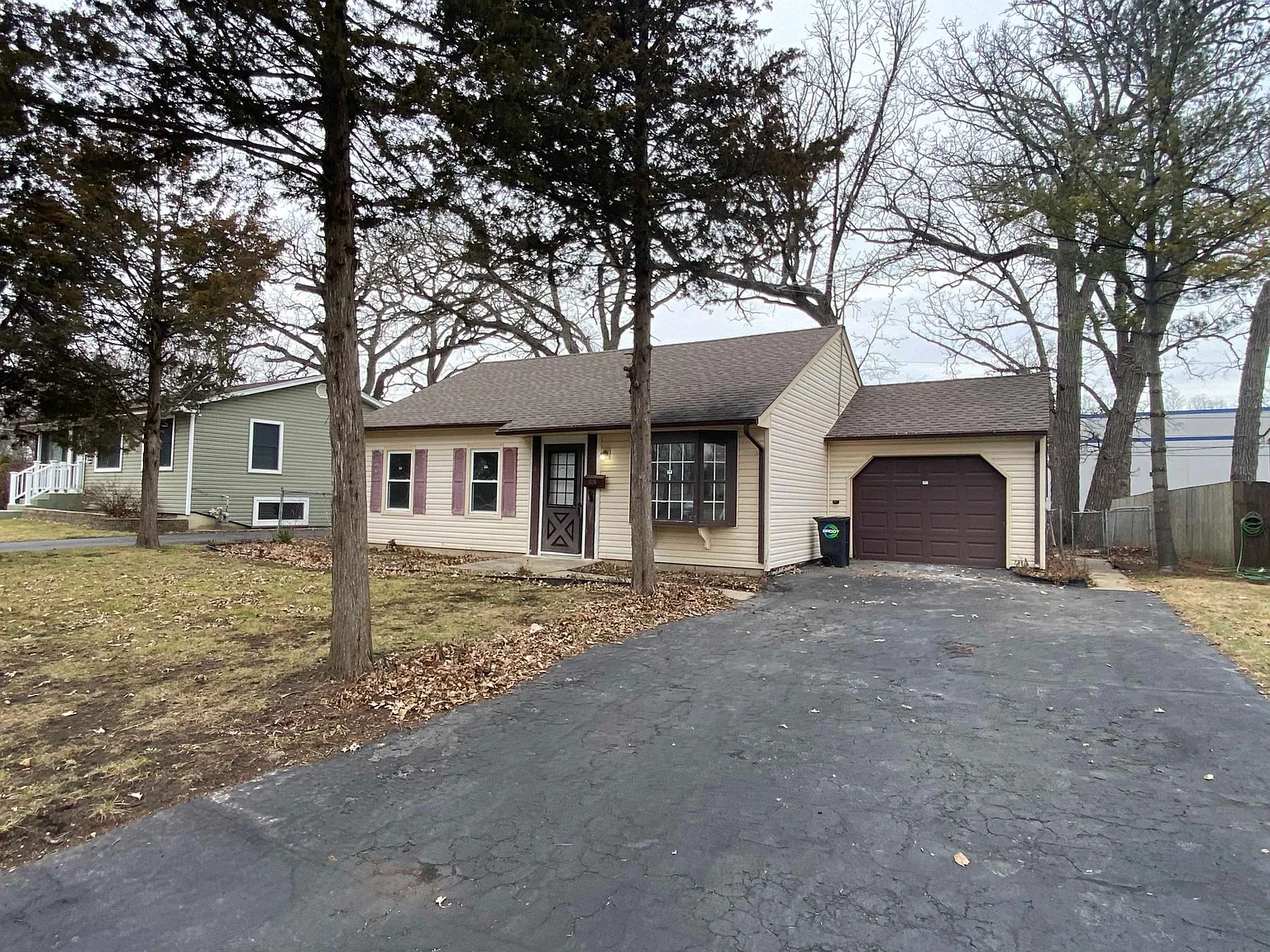 3 bed, 1005 sqft, $2,400 — Photo 2