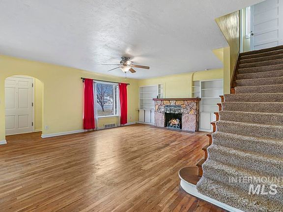 4th image of 174 1st Ave W