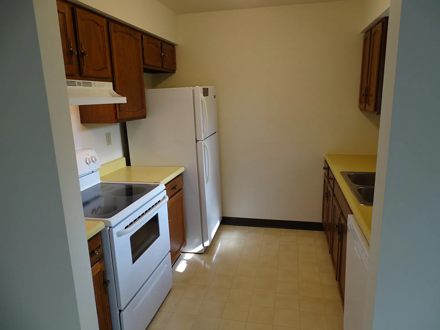 2 bed, 1000 sqft, $1,200 — Photo 2